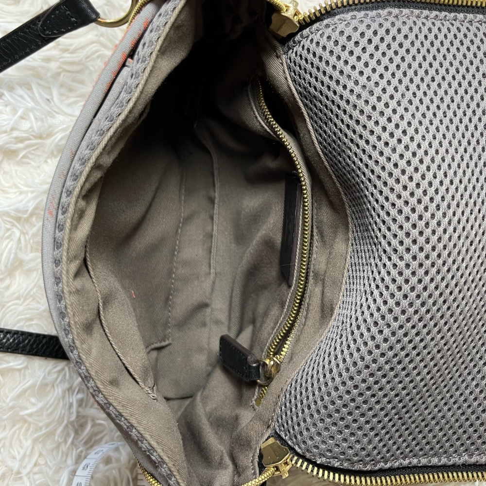 G.I.L.I. Halo Leather Crossbody - Picture 7 of 8